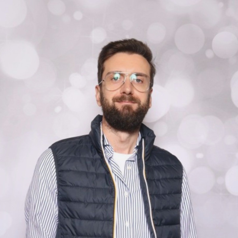 Nikola, Business Analyst